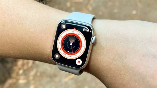 Trên tay Apple Watch Series 8